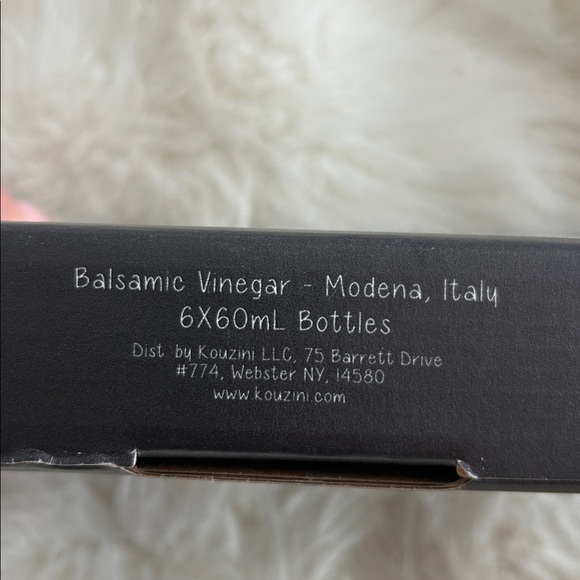 Kouzini Balsamic Vinegar Variety Pack, which includes six bottles - Picture 3 of 3